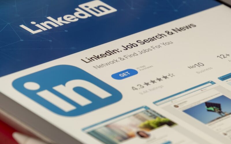 How to Build a Personal Brand on LinkedIn: 7 Easy Steps
